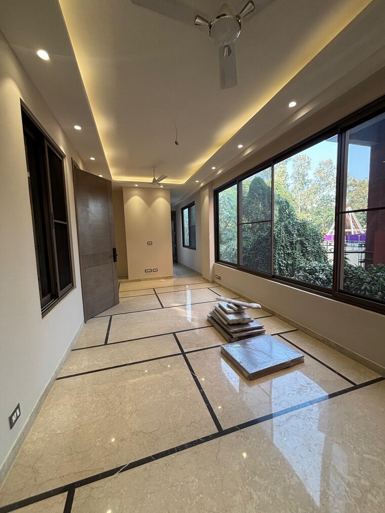 Living Room, east of kailash 3 Bedroom 160 Sq.Yd. Builder Floor In East Of Kailash Delhi 9609866