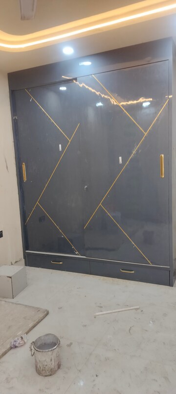 Furnished Amenities in 3 BHK Apartment at Janakpuri – for Sale