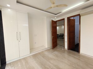 Room in 4 BHK Builder Floor at Janakpuri – for Sale