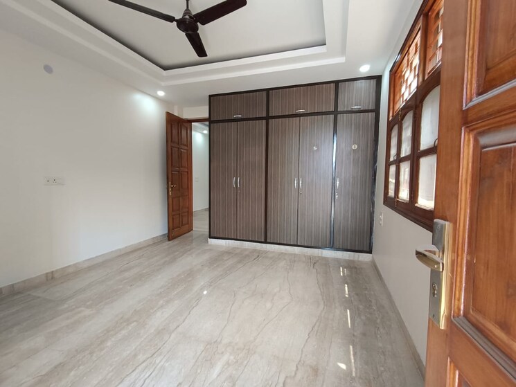 Room, janakpuri 4 Bedroom 370 Sq.Yd. Builder Floor In Janakpuri Delhi 9609890