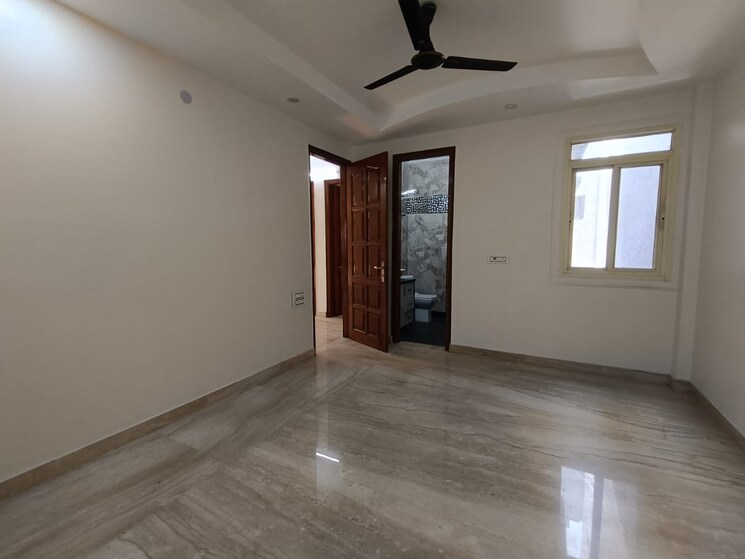 Room, janakpuri 4 Bedroom 370 Sq.Yd. Builder Floor In Janakpuri Delhi 9609890