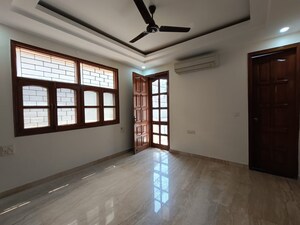 Room in 4 BHK Builder Floor at Janakpuri – for Sale