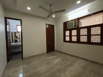 Room in 4 BHK Builder Floor at Janakpuri – for Sale