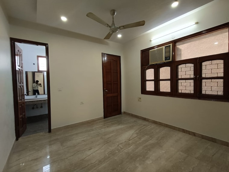 Room, janakpuri 4 Bedroom 370 Sq.Yd. Builder Floor In Janakpuri Delhi 9609890