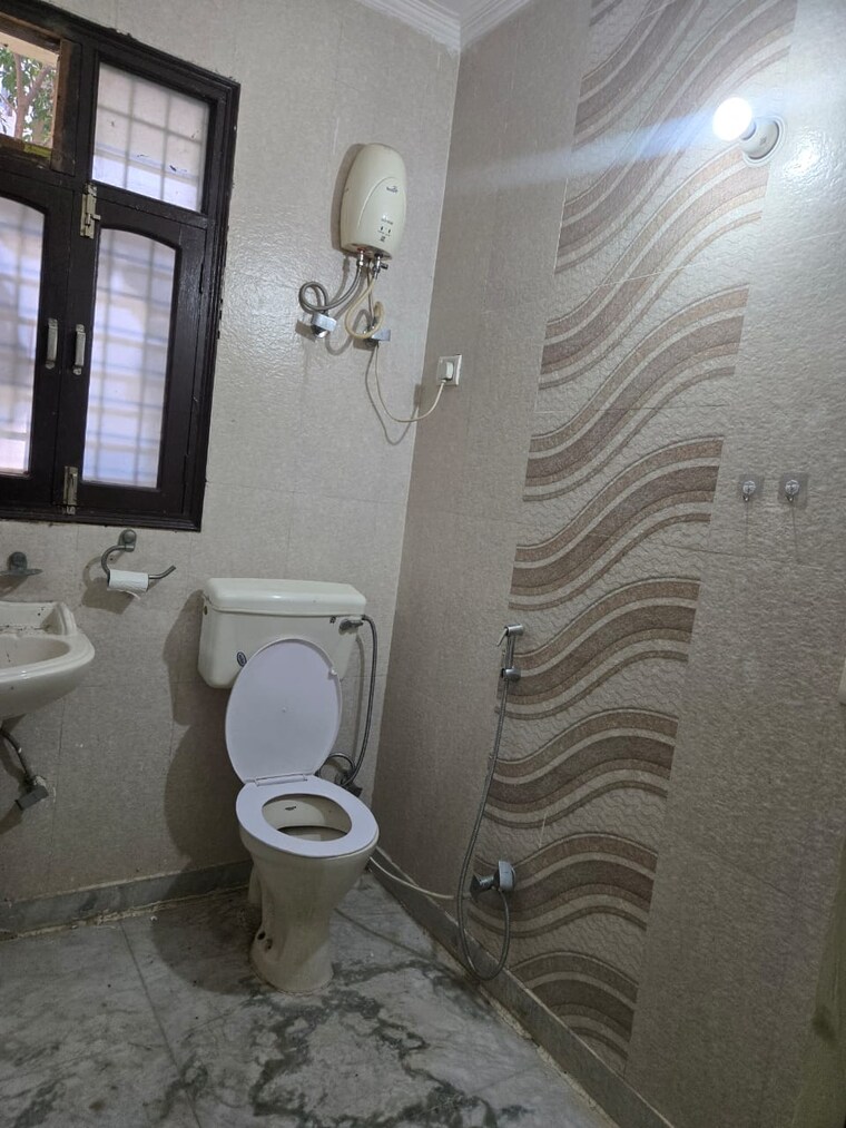 Bathroom, kohli-one-malibu-town 1 Bedroom 700 Sq.Ft. Builder Floor In Sector 47 Gurgaon 9609910