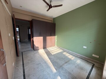 Room in 2 BHK Builder Floor at RWA Residential Society Sector 46, Sector 46 – for Rent