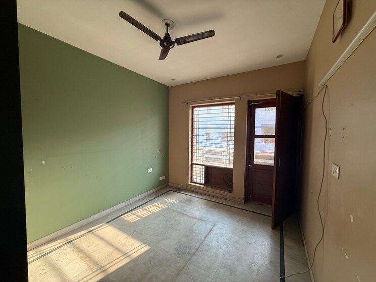 Room, rwa-residential-society-sector-46 2 Bedroom 200 Sq.Ft. Builder Floor In Sector 46 Gurgaon 9609911