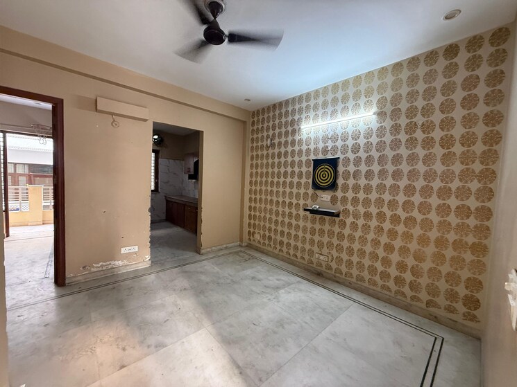 Room, rwa-residential-society-sector-46 2 Bedroom 200 Sq.Ft. Builder Floor In Sector 46 Gurgaon 9609911