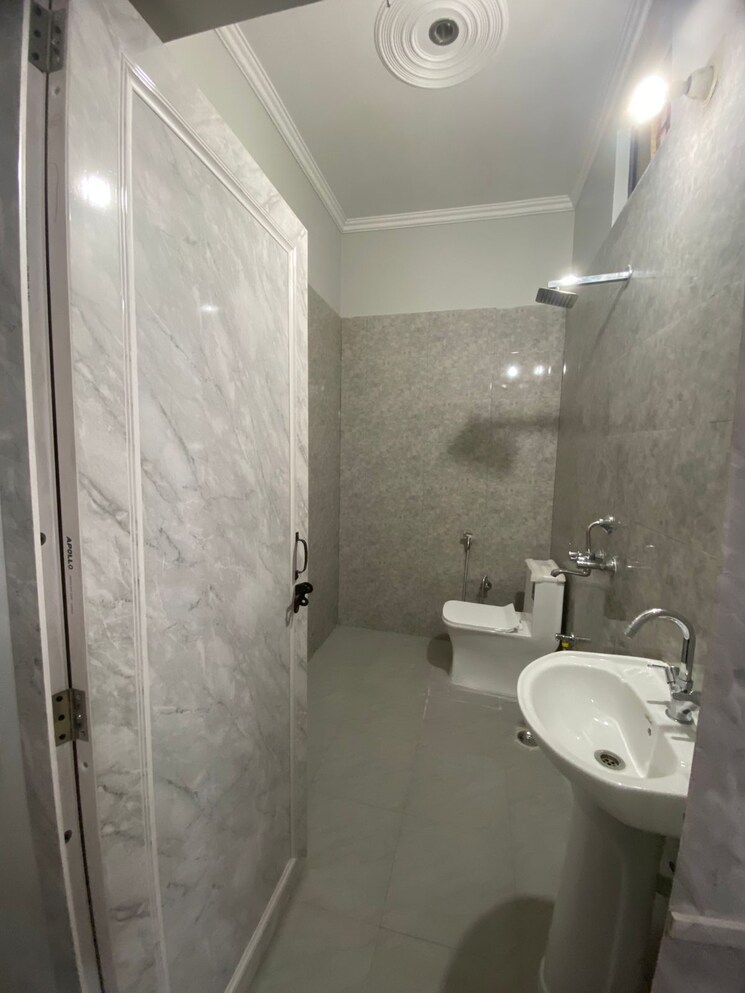 Bathroom, rwa-residential-society-sector-46 2 Bedroom 190 Sq.Yd. Builder Floor In Sector 46 Gurgaon 9609919