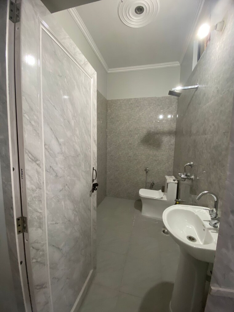 Bathroom, rwa-residential-society-sector-46 2 Bedroom 190 Sq.Yd. Builder Floor In Sector 46 Gurgaon 9609919
