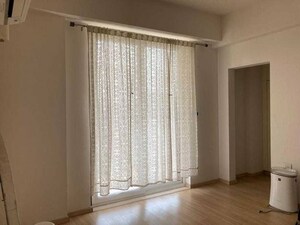 Room in 4 BHK Apartment at DLF The Primus, Sector 82a – for Rent