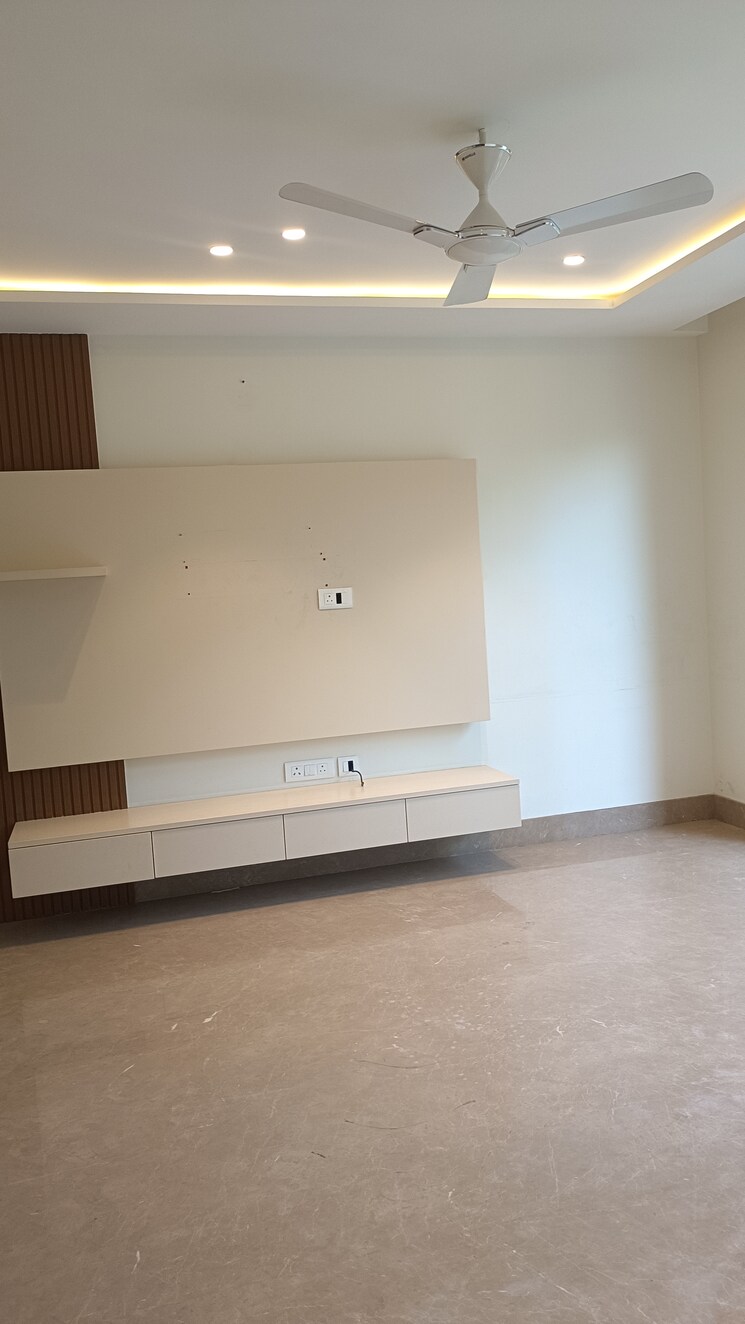 undefined, old rajinder nagar 4 Bedroom 4750 Sq.Ft. Builder Floor In Old Rajinder Nagar Delhi 9609929