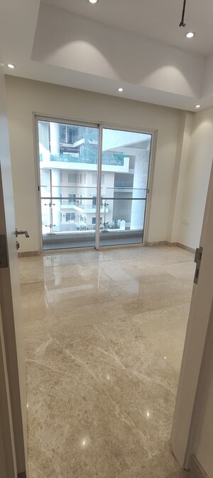 Room in 3 BHK Apartment at Indiabulls Sky, Lower Parel – for Rent