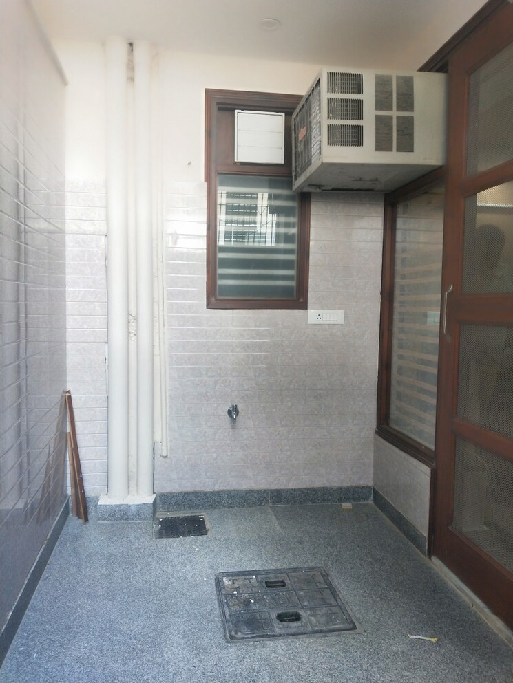 Bathroom, rwa-residential-society-sector-46 1 Bedroom 100 Sq.Yd. Builder Floor In Sector 46 Gurgaon 9609930