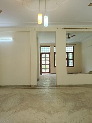 Room in 3 BHK Builder Floor at RWA Residential Society Sector 46, Sector 46 – for Rent