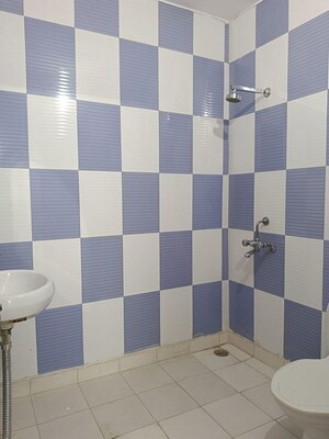 Team Area in 3 BHK Builder Floor at RWA Residential Society Sector 46, Sector 46 – for Rent