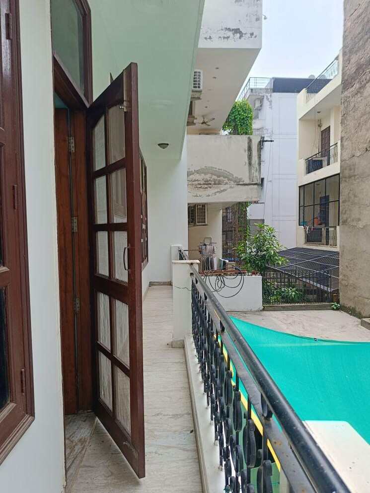Balcony, rwa-residential-society-sector-46 3 Bedroom 210 Sq.Yd. Builder Floor In Sector 46 Gurgaon 9609945