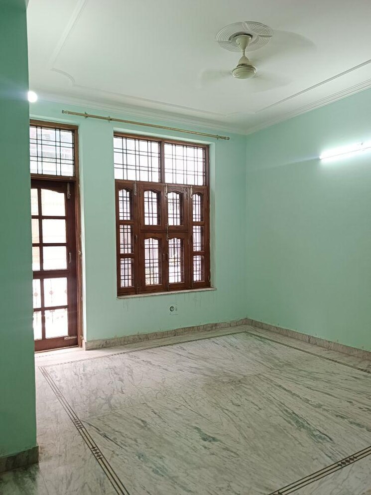 Room, rwa-residential-society-sector-46 3 Bedroom 210 Sq.Yd. Builder Floor In Sector 46 Gurgaon 9609945