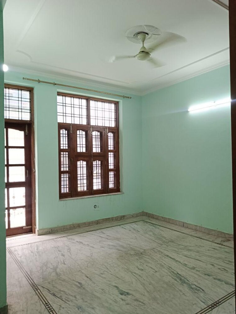 Room, rwa-residential-society-sector-46 3 Bedroom 210 Sq.Yd. Builder Floor In Sector 46 Gurgaon 9609945