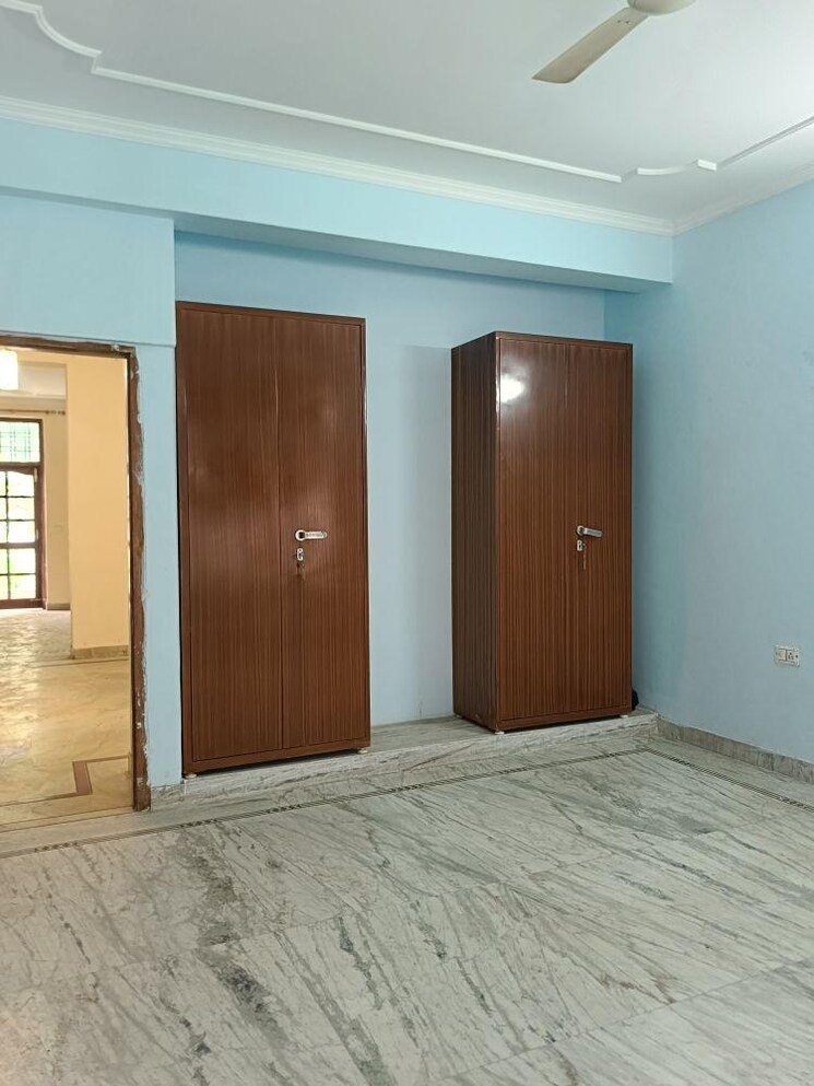 Room, rwa-residential-society-sector-46 3 Bedroom 210 Sq.Yd. Builder Floor In Sector 46 Gurgaon 9609945