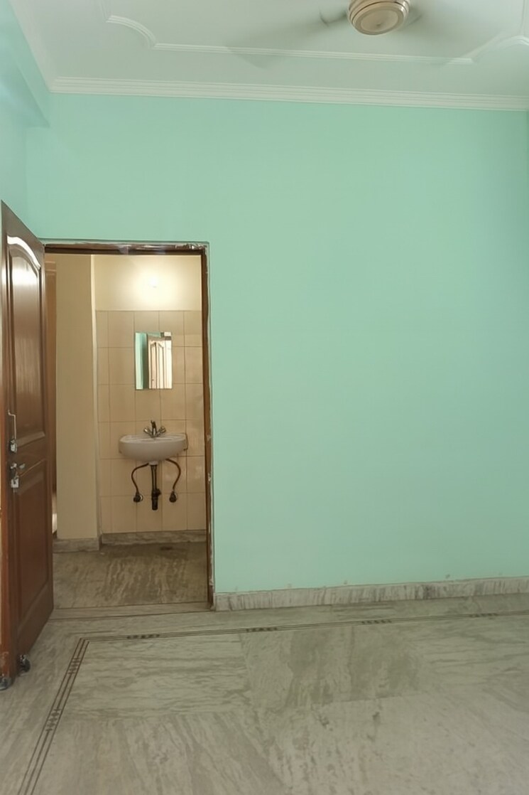 Room, rwa-residential-society-sector-46 3 Bedroom 210 Sq.Yd. Builder Floor In Sector 46 Gurgaon 9609945