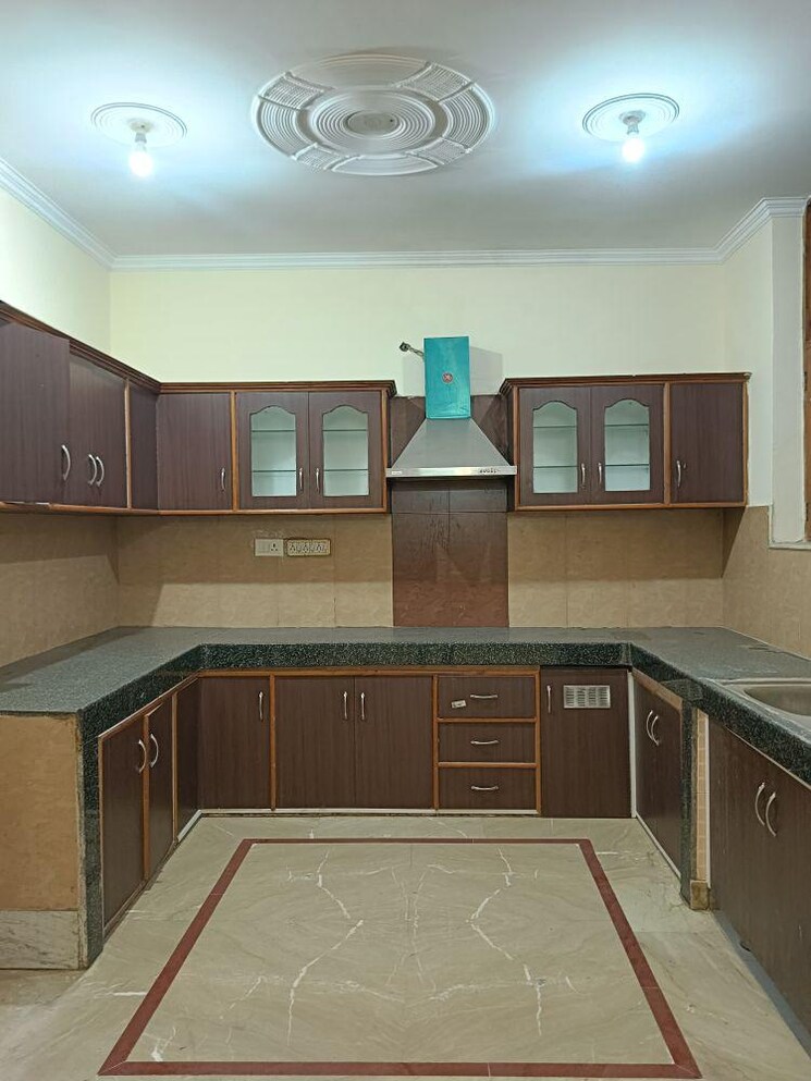 Kitchen, rwa-residential-society-sector-46 3 Bedroom 210 Sq.Yd. Builder Floor In Sector 46 Gurgaon 9609945