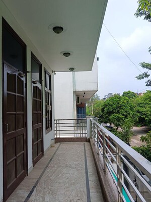 Balcony in 3 BHK Builder Floor at RWA Residential Society Sector 46, Sector 46 – for Rent