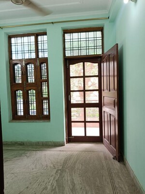 Room in 3 BHK Builder Floor at RWA Residential Society Sector 46, Sector 46 – for Rent