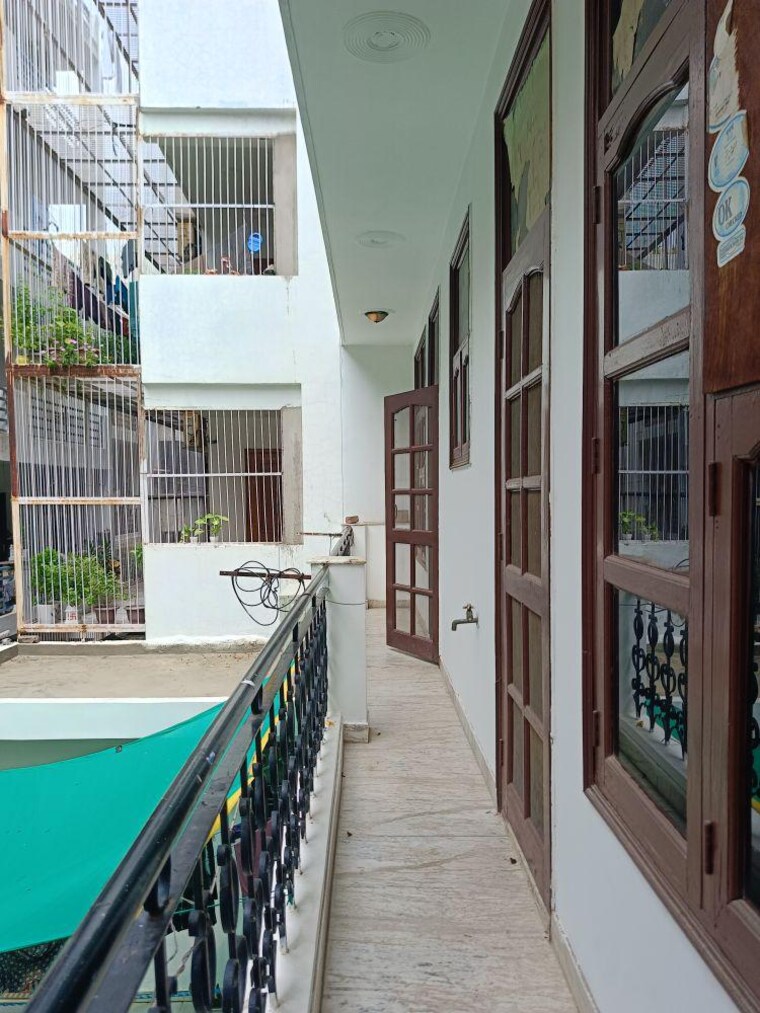 Balcony, rwa-residential-society-sector-46 3 Bedroom 210 Sq.Yd. Builder Floor In Sector 46 Gurgaon 9609945