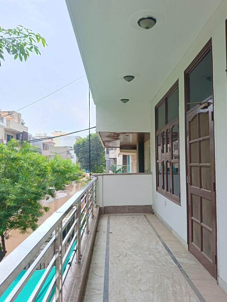 Balcony, rwa-residential-society-sector-46 3 Bedroom 210 Sq.Yd. Builder Floor In Sector 46 Gurgaon 9609945