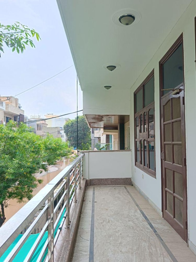 Balcony, rwa-residential-society-sector-46 3 Bedroom 210 Sq.Yd. Builder Floor In Sector 46 Gurgaon 9609945