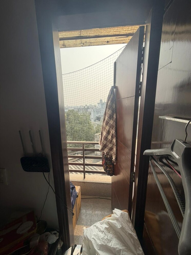 Other, kalkaji 1.5 Bedroom 230 Sq.Ft. Builder Floor In Kalkaji Delhi 9609989