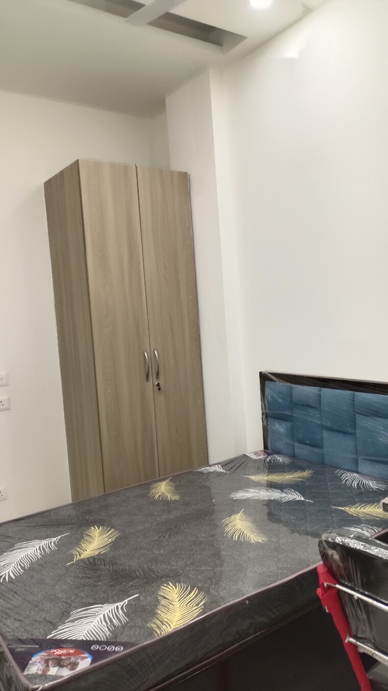 Room, old rajinder nagar 4 Bedroom 782 Sq.Ft. Builder Floor In Old Rajinder Nagar Delhi 9609973