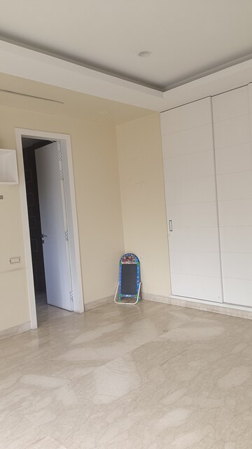 Room in 4 BHK Builder Floor at New Rajinder Nagar – for Rent