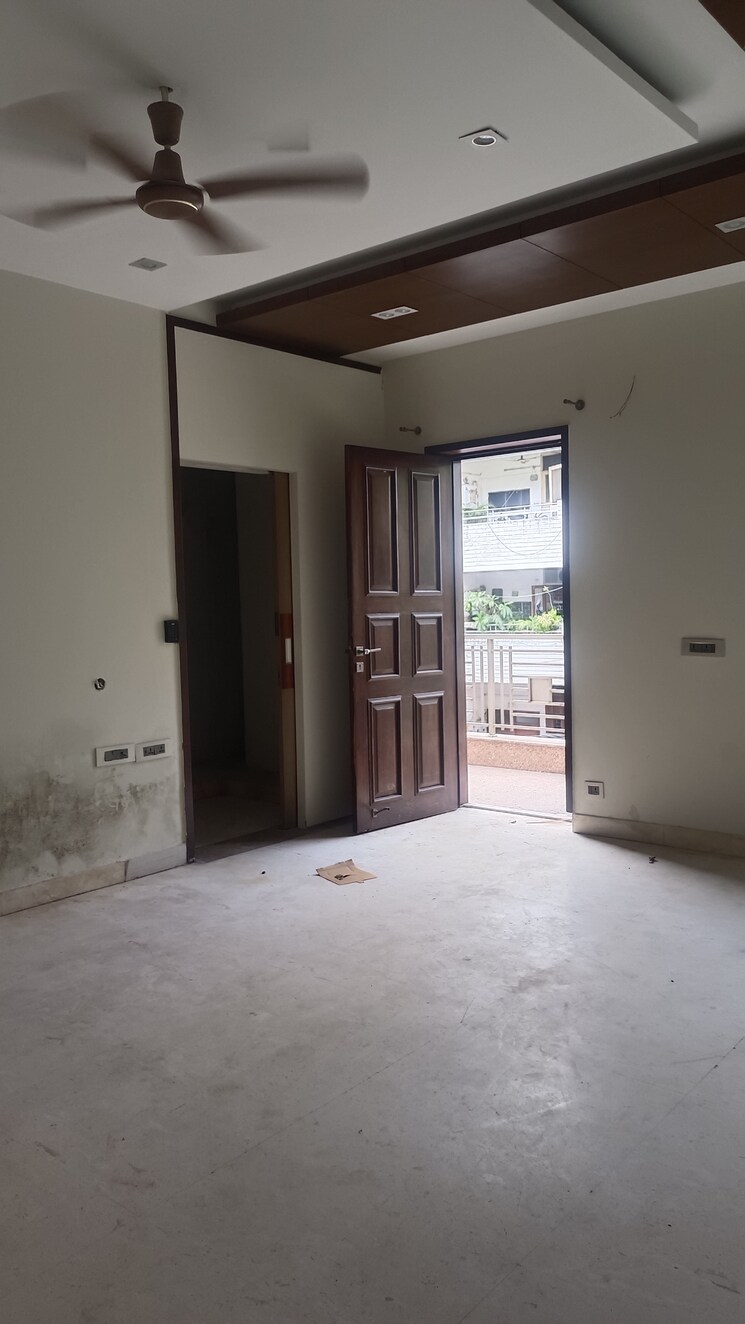 Room, old rajinder nagar 5 Bedroom 4620 Sq.Ft. Builder Floor In Old Rajinder Nagar Delhi 9609985