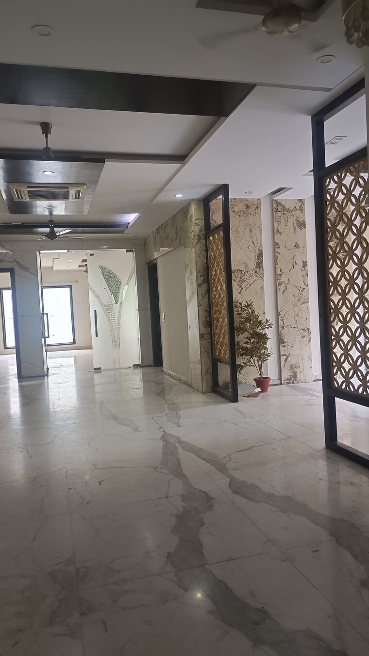 undefined, old rajinder nagar 5 Bedroom 4620 Sq.Ft. Builder Floor In Old Rajinder Nagar Delhi 9609985