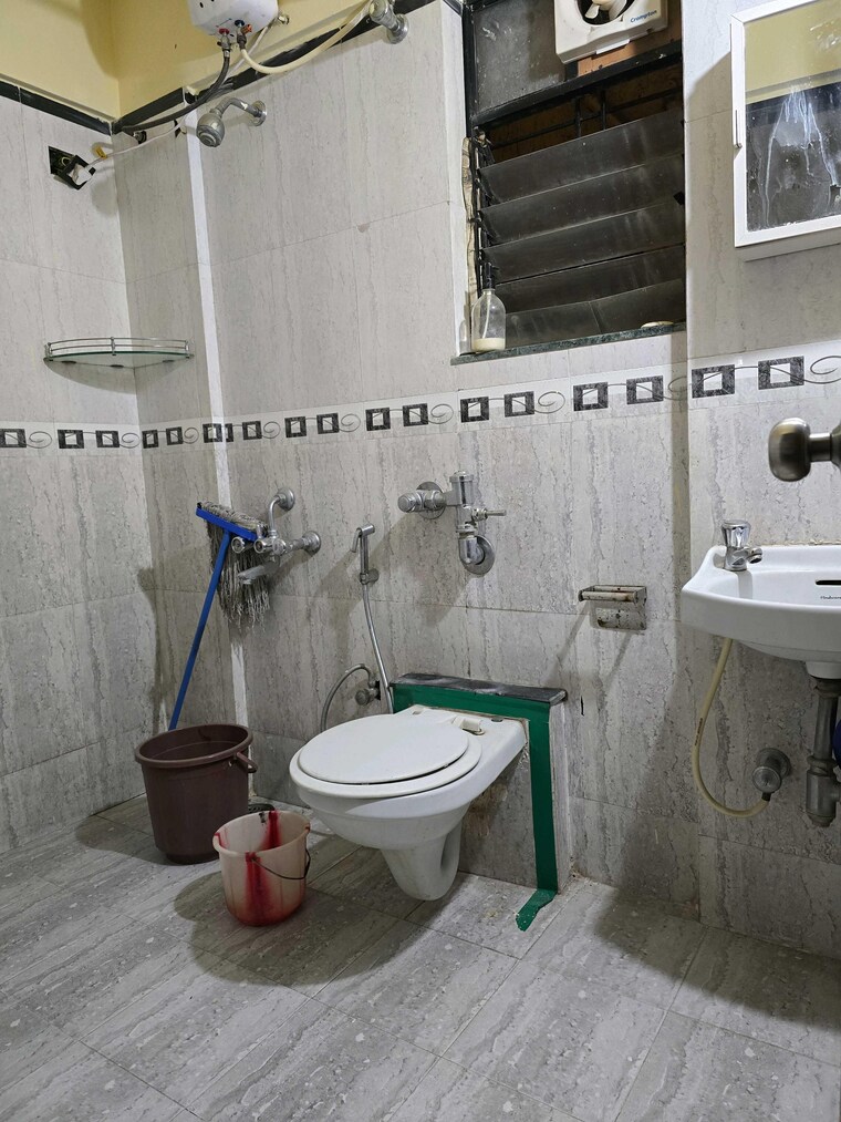 Bathroom, gera-foliage 2 Bedroom 1000 Sq.Ft. Apartment In Viman Nagar Pune 9609975