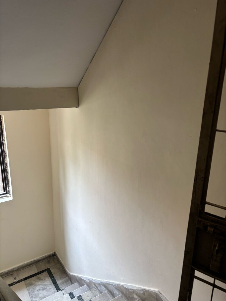 Room, east of kailash 4 Bedroom 2700 Sq.Ft. Builder Floor In East Of Kailash Delhi 9609988