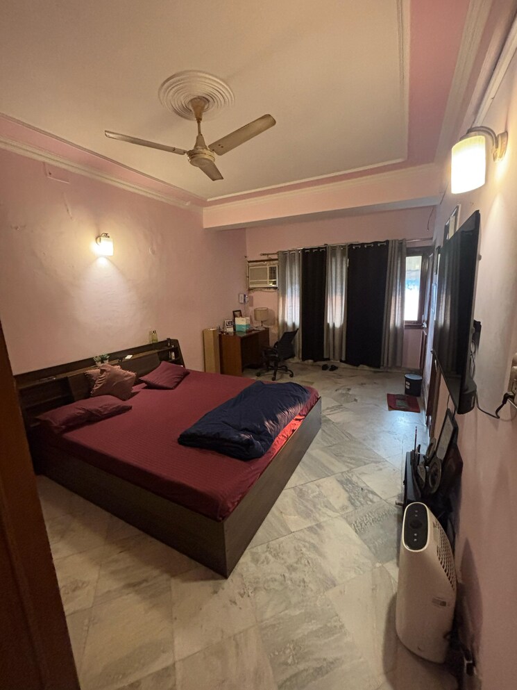 Bedroom, east of kailash 4 Bedroom 2700 Sq.Ft. Builder Floor In East Of Kailash Delhi 9609988