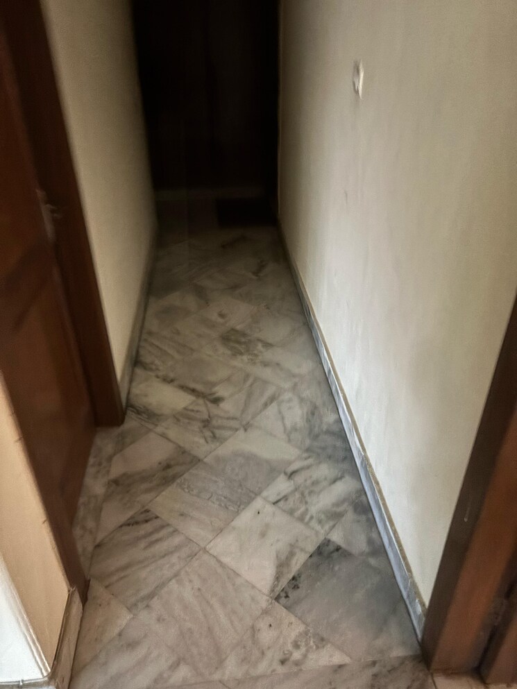 Bathroom, east of kailash 4 Bedroom 2700 Sq.Ft. Builder Floor In East Of Kailash Delhi 9609988