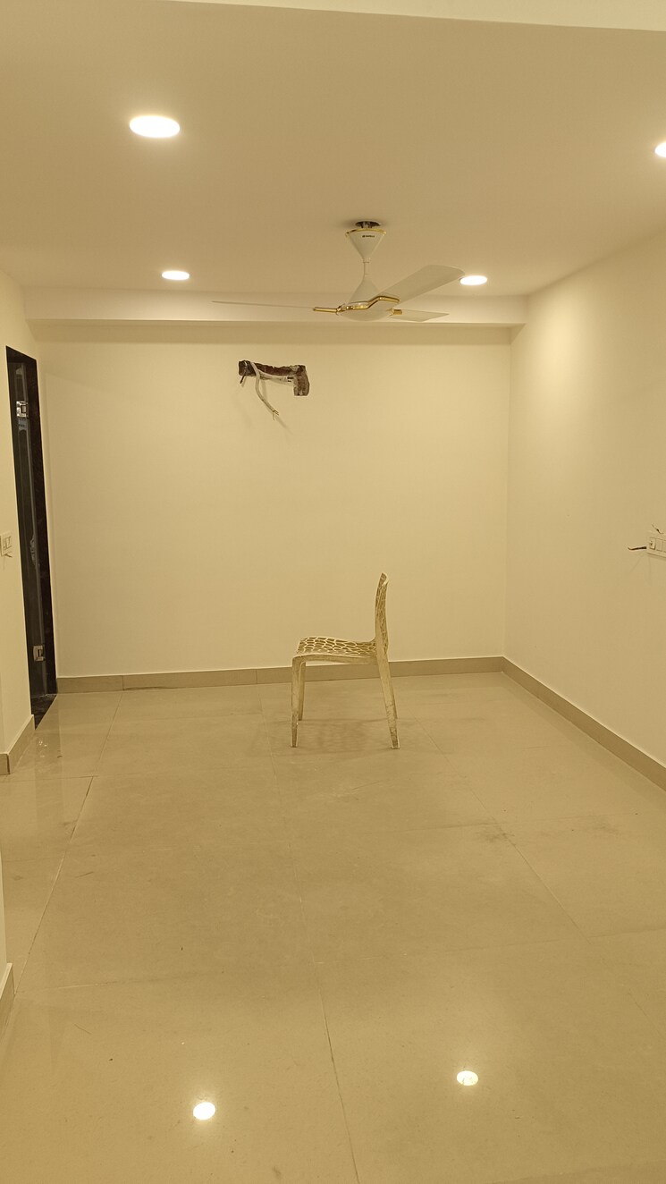 Room, old rajinder nagar Commercial Shop 194 Sq.Ft. In Old Rajinder Nagar Delhi 9609993
