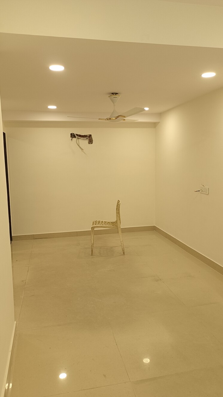 Room, old rajinder nagar Commercial Shop 194 Sq.Ft. In Old Rajinder Nagar Delhi 9609993