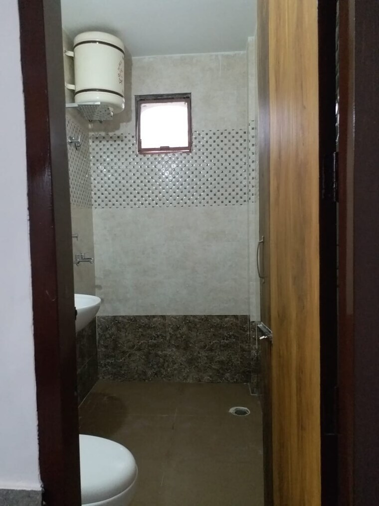 Bathroom, penta-homes 1 Bedroom 650 Sq.Ft. Apartment In Vip Road Zirakpur 9610007