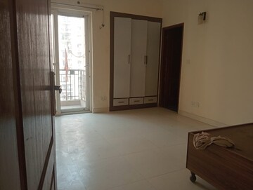 Room in 4 BHK Apartment at ATS Advantage, Ahinsa Khand 1 – for Rent