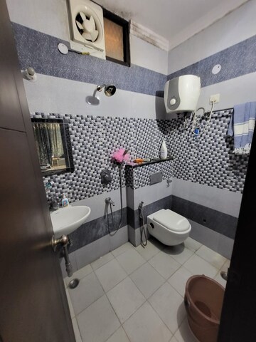 Team Area in 2 BHK Builder Floor at RWA Residential Society Sector 46, Sector 46 – for Rent