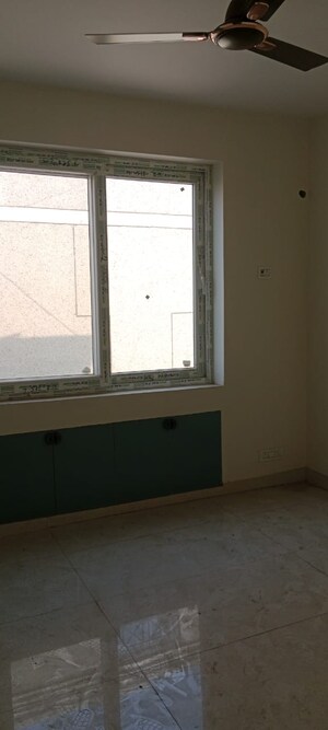 Room in 2 BHK Apartment at Sector 6 Dwarka – for Sale