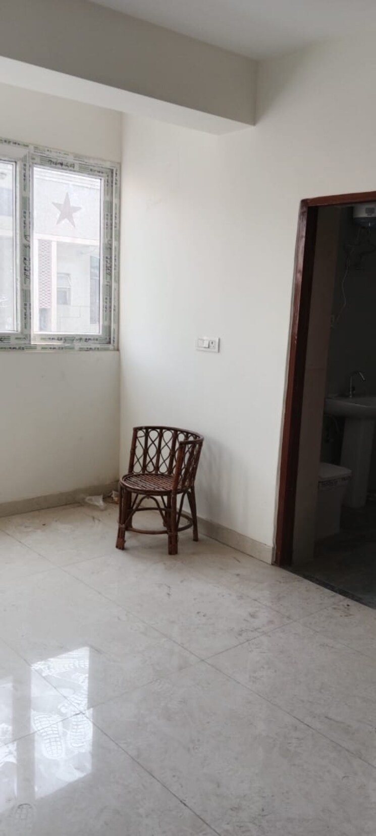 Room, sector 6 dwarka 2 Bedroom 1000 Sq.Ft. Apartment In Sector 6 Dwarka Delhi 9610037
