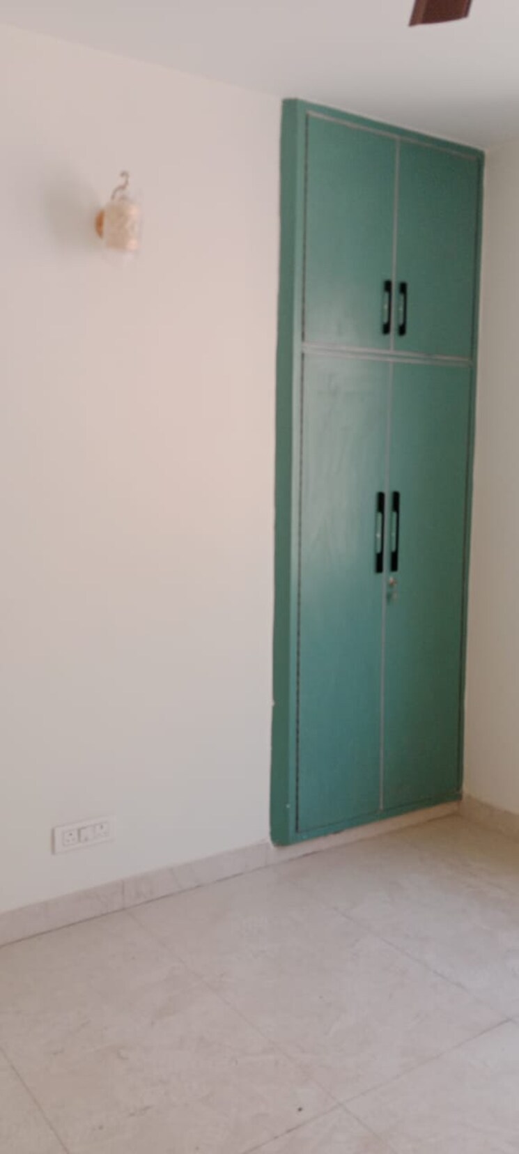 Room, sector 14 dwarka 2 Bedroom 1300 Sq.Ft. Apartment In Sector 14 Dwarka Delhi 9610045