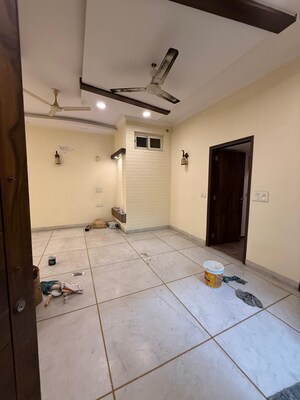 Room in 3 BHK Builder Floor at Kalkaji – for Rent