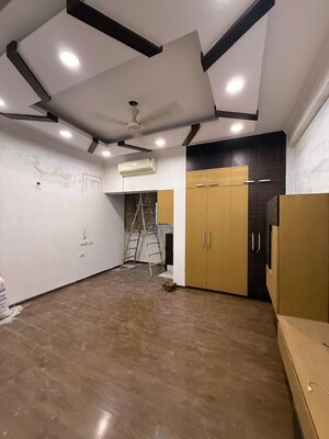 Room in 3 BHK Builder Floor at Kalkaji – for Rent